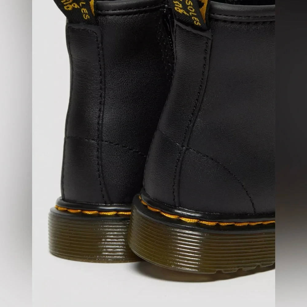 Dr. Martens Airwair Toddler 1460 Softy T‎ Leather Lace Up Boots Size:9 NEW